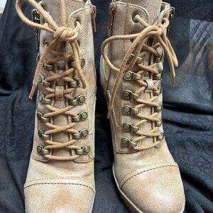 Women's  Size 7 medium Leather Boots